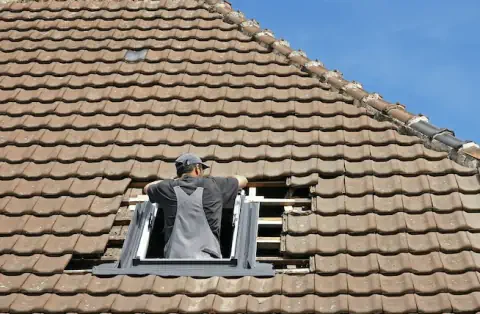 Pose de velux - Montaignac-sur-Doustre 